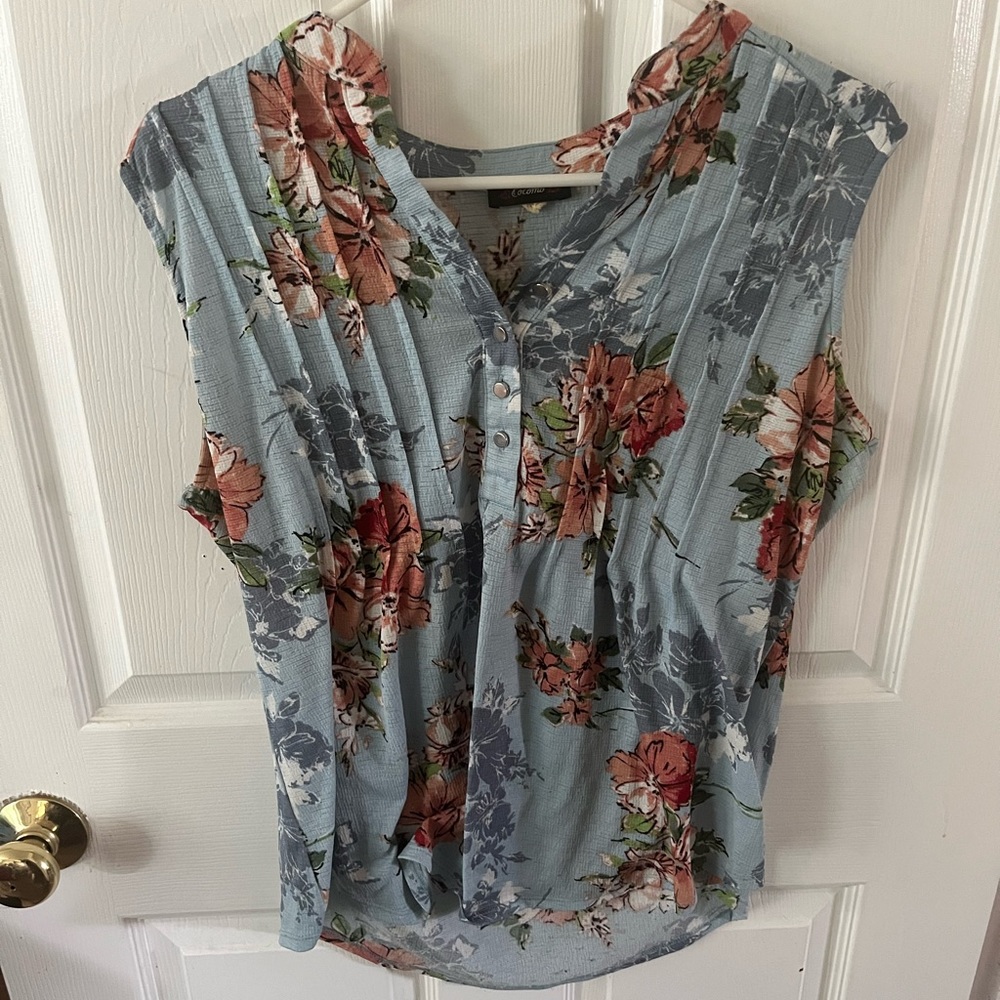 Cocomo size large floral sleeveless blouse